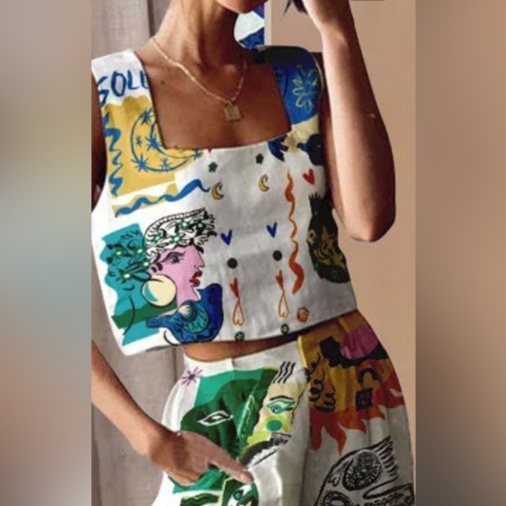 Gorgeous 2 Piece Graphic Pants & Top - Picture 3 of 4